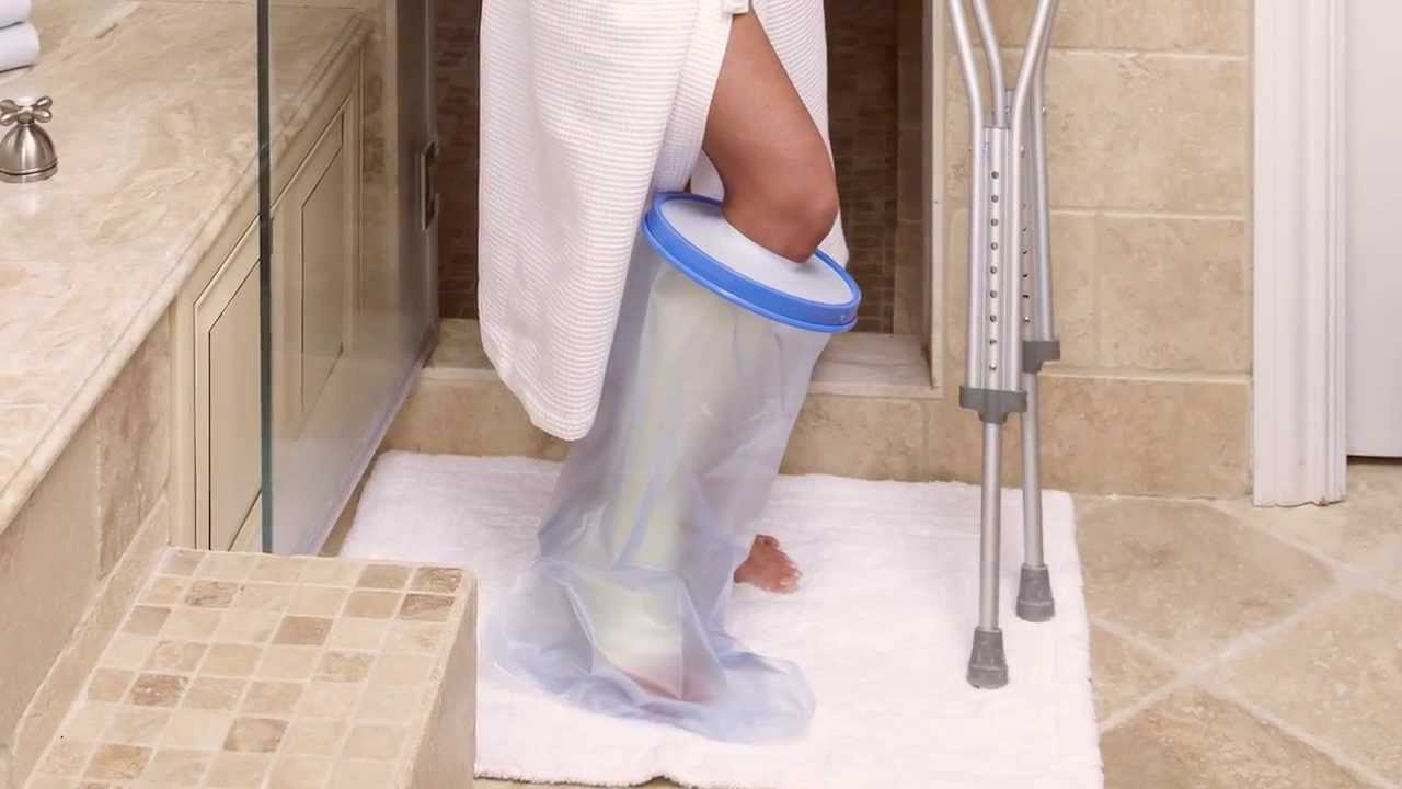 Когда после операции можно принимать ванну. Чехол на гипс на ногу. Приспособление для мытья ног. Чехлы на гипс на ногу для ванны. Приспособления для инвалидов в ванную.