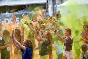 Как организовать фестиваль на открытом воздухе?