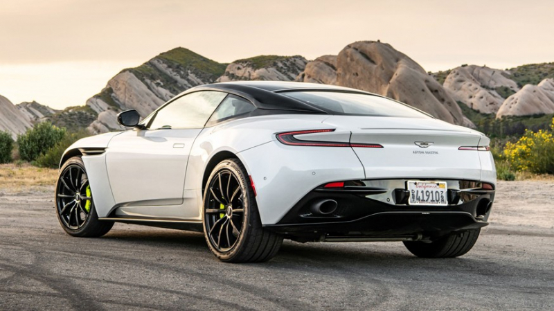 Вопреки повсеместному «озеленению»: Aston Martin не планирует отказываться от двигателя V12
