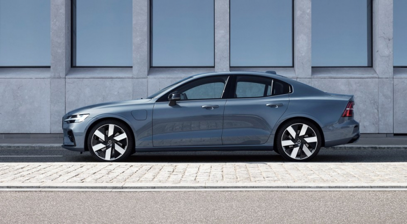 Volvo S60 и V60 перешли в 2023 модельный год: не только декор