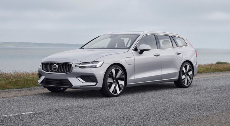 Volvo S60 и V60 перешли в 2023 модельный год: не только декор