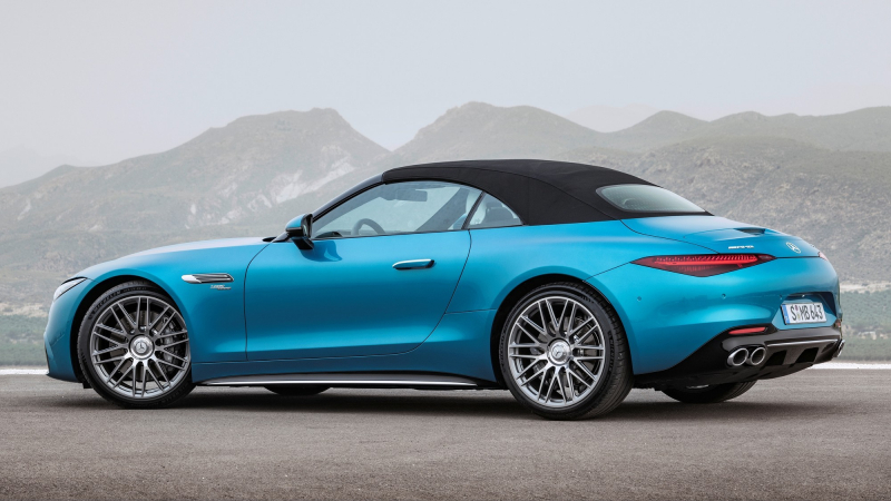 Базовый Mercedes-AMG SL 43: четыре цилиндра, задний привод и пассивная подвеска