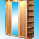 Деревянный шкаф в современном интерьере