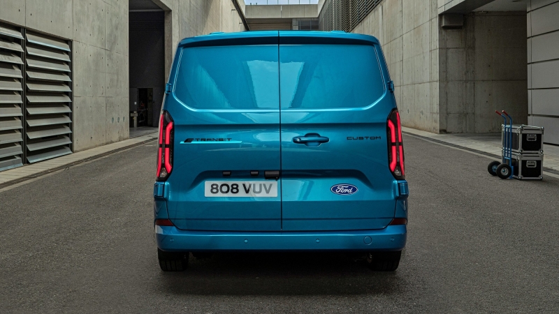 Новый Ford Transit Custom дебютировал в виде электромобиля, на подходе клон от VW