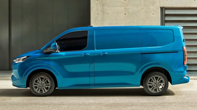 Новый Ford Transit Custom дебютировал в виде электромобиля, на подходе клон от VW