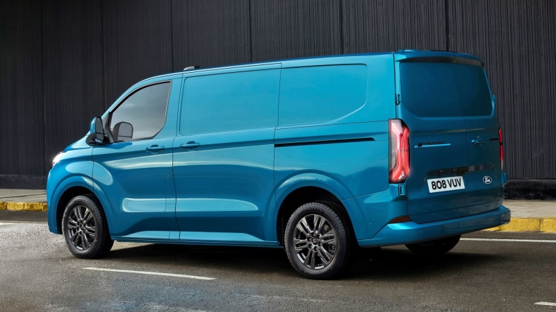 Новый Ford Transit Custom дебютировал в виде электромобиля, на подходе клон от VW