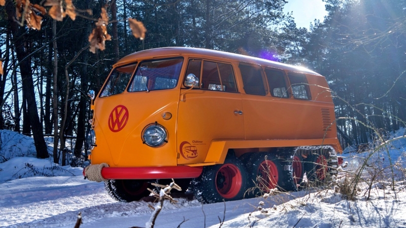 В горы без спешки: VW вернул к жизни внедорожный четырёхосный Bulli на гусеницах