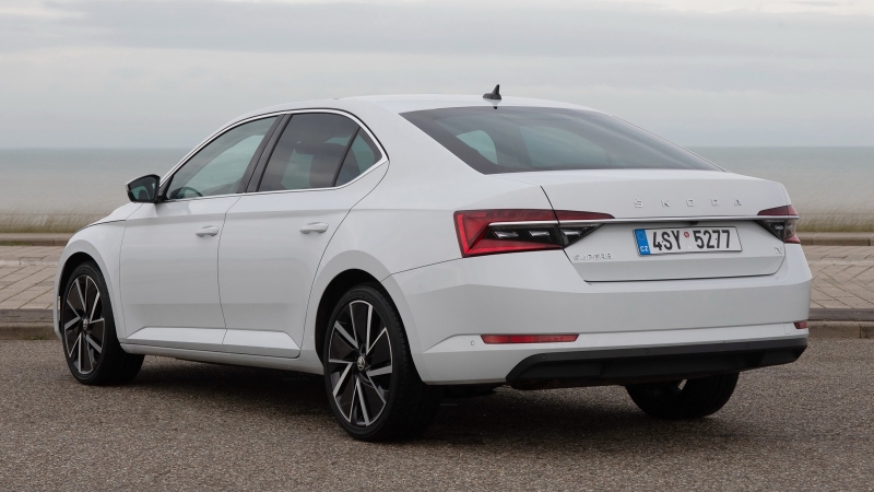 Skoda Superb следующего поколения: новые изображения