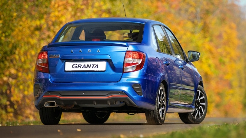 Упрощённая «оспортивленная» Lada Granta Drive Active: названа цена