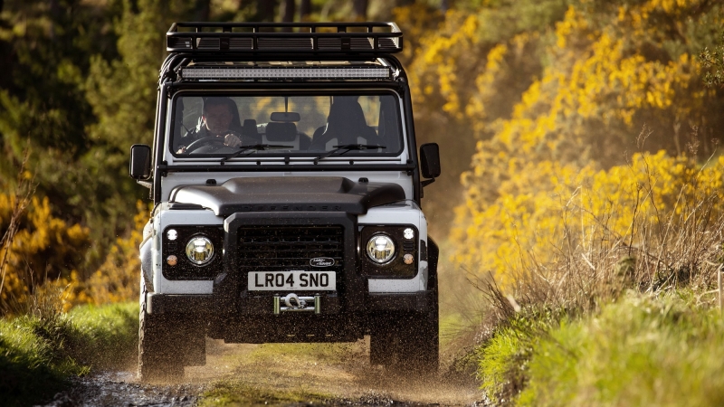 Живее всех живых: снятый с производства рамный Land Rover Defender опять в продаже