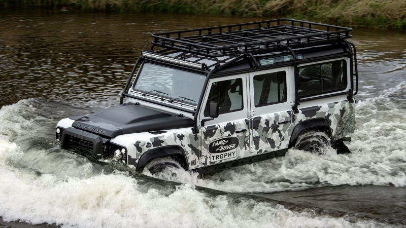 Живее всех живых: снятый с производства рамный Land Rover Defender опять в продаже