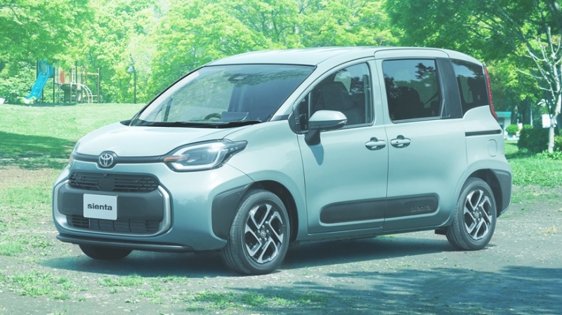 Компактный трёхрядный минивэн: дебютировала новая Toyota Sienta