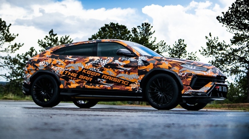 Обновлённый Lamborghini Urus показался на свежих фото и установил новый рекорд