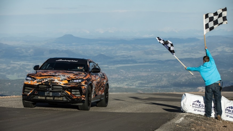 Обновлённый Lamborghini Urus показался на свежих фото и установил новый рекорд