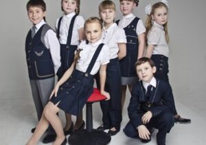 Где можно одеть ребенка к школе?