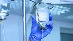 Как работают капельницы от похмелья и запоя?