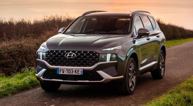 Растянутый Hyundai Santa Fe стал ещё больше после рестайлинга