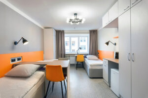 Плюсы жить в общежитии?