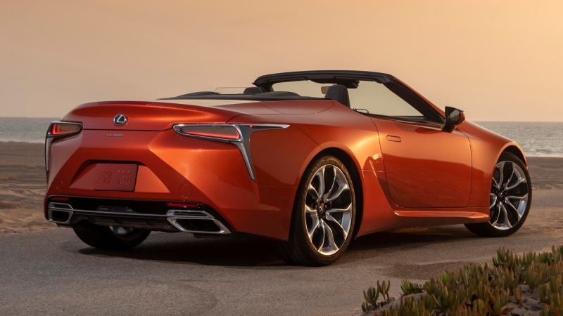 Lexus LC слегка обновили к 2023 модельному году: подвеску опять перенастроили