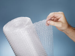 Пузырчатая пленка :незаменимый упаковочный материал для многих вещей