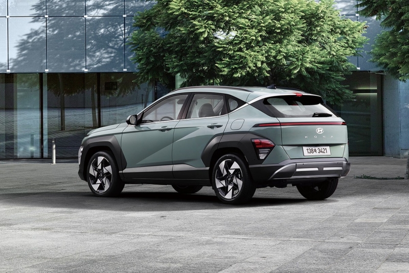 Эффектный кроссовер Hyundai Kona второго поколения предложен с прежней техникой