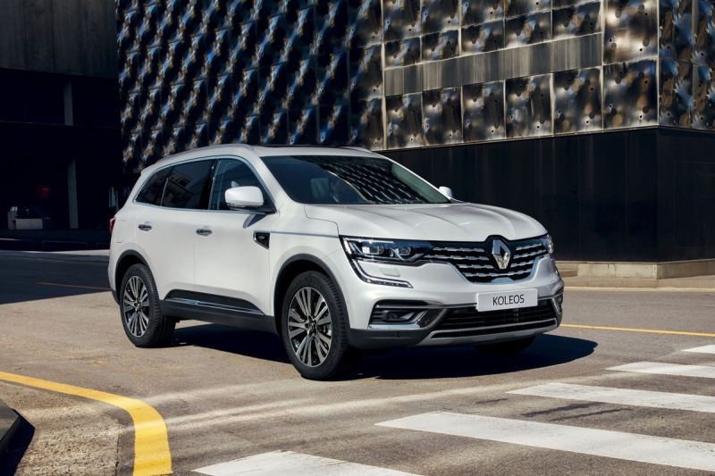 В белорусских салонах новая партия Renault Koleos: кроссовер предлагают купить россиянам