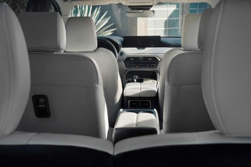 Флагманский кроссовер Mazda CX-90: новые подробности и цены