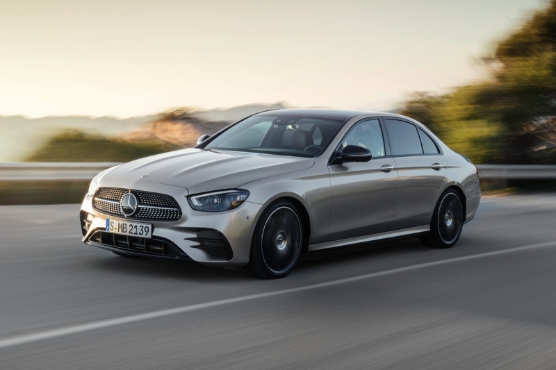 Новый Mercedes-Benz E-Class раскрылся изнутри: экраны, селфи-камера и TikTok