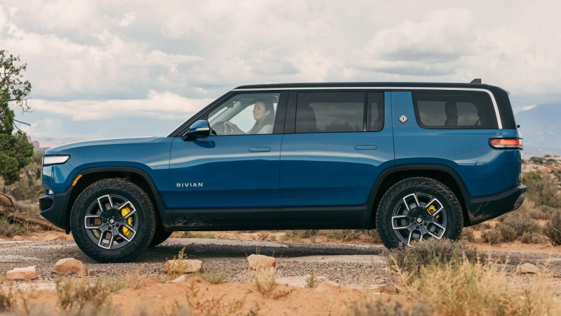 Электрический внедорожник Rivian R1S: грядёт дальнобойная двухмоторная топ-версия