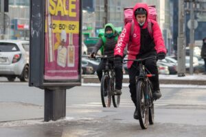 Работа курьером в Москве: заработная плата и условия