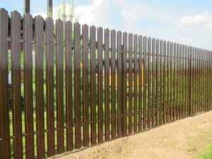 Из чего сделать забор на даче?