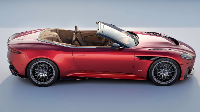 Прощальный Aston Martin DBS 770 Ultimate Volante оказался чуть медленнее, чем купе