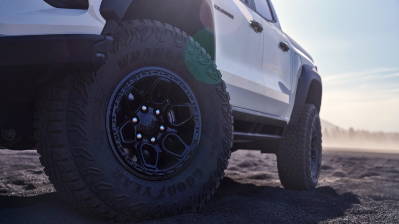 Экстремальный Chevrolet Colorado ZR2 Bison готов к прыжками и ударам