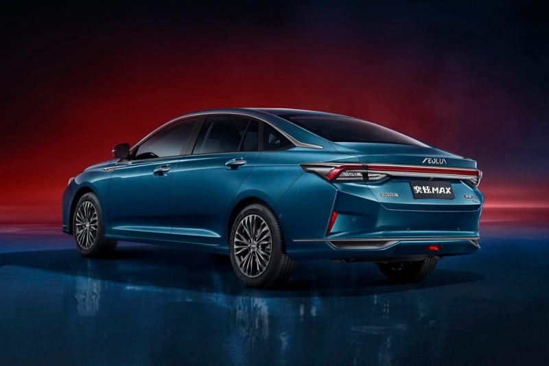 Ещё один Camry-заменитель: в Россию едет седан Dongfeng Shine Max