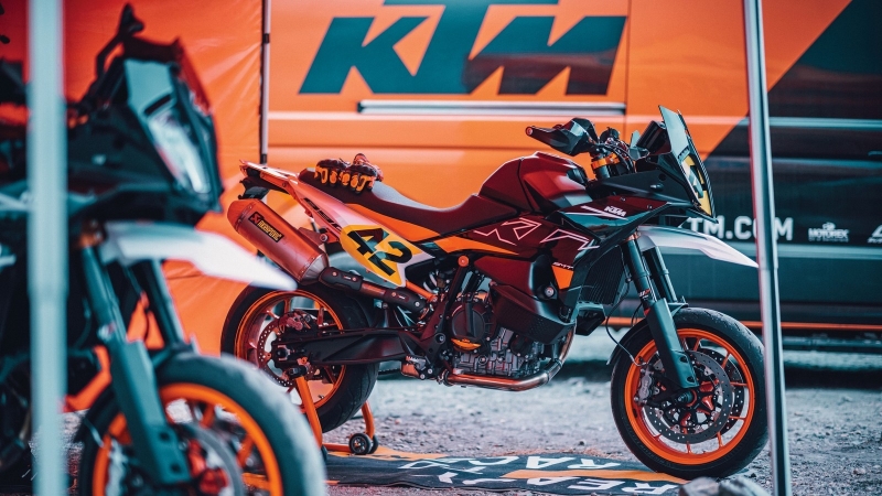 KTM 890 SMT: новый мотокроссовер из Австрии скоро приедет в Россию