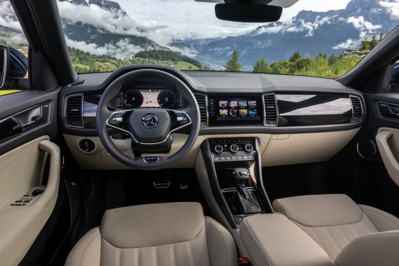 Новые Skoda Kodiaq и Superb готовятся к дебюту: официальные фото