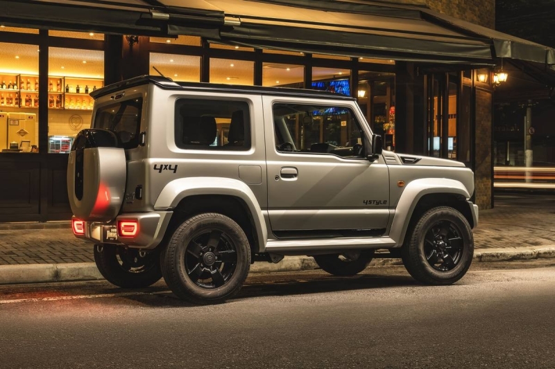 Новый модельный год принёс Suzuki Jimny несколько версий с разным дизайном