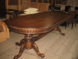 Обеденные столы из массива дерева: только плюсы и ничего кроме