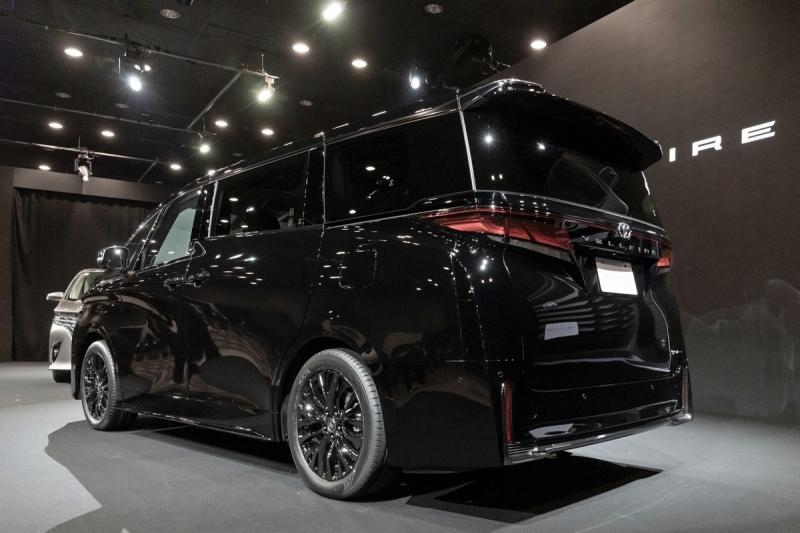 Минивэны Toyota Alphard и Vellfire лишились V6 в новом поколении