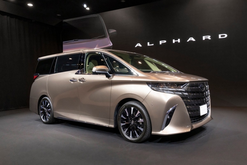 Минивэны Toyota Alphard и Vellfire лишились V6 в новом поколении