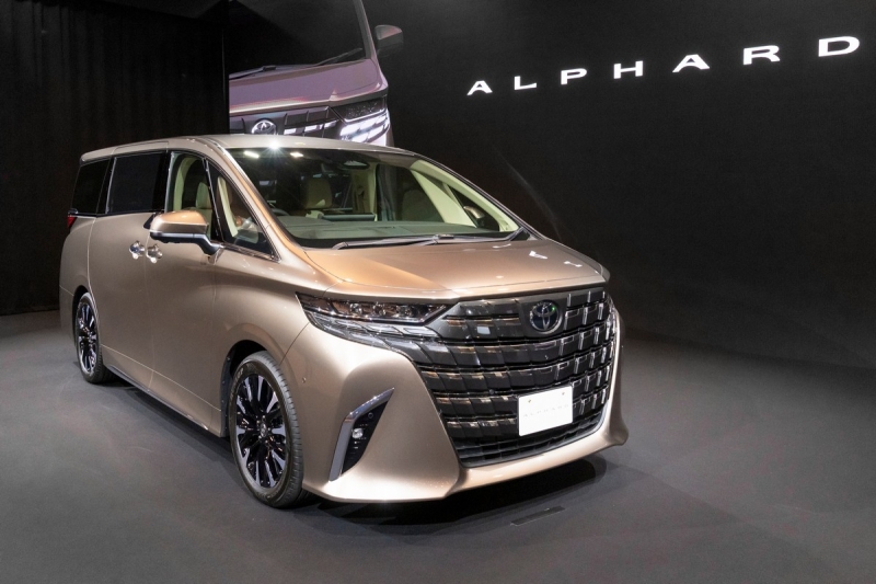 Минивэны Toyota Alphard и Vellfire лишились V6 в новом поколении