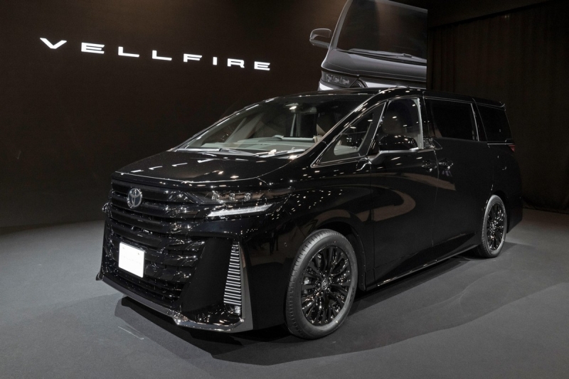 Минивэны Toyota Alphard и Vellfire лишились V6 в новом поколении