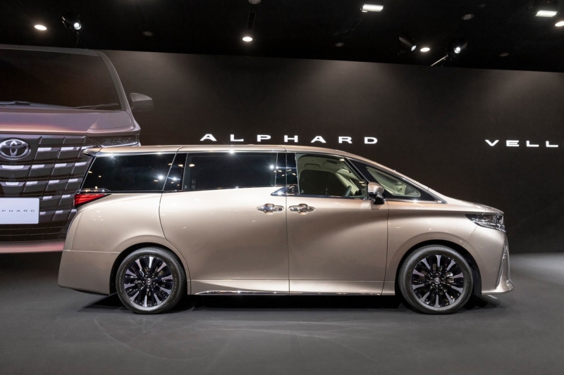 Минивэны Toyota Alphard и Vellfire лишились V6 в новом поколении