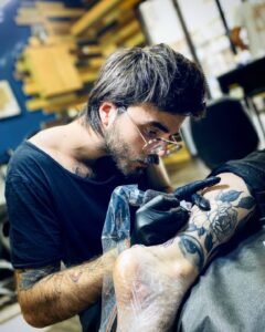 Как стать тату мастером и научиться бить тату?