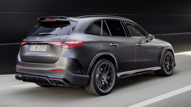 Новый кроссовер Mercedes-AMG GLC дебютировал в двух версиях