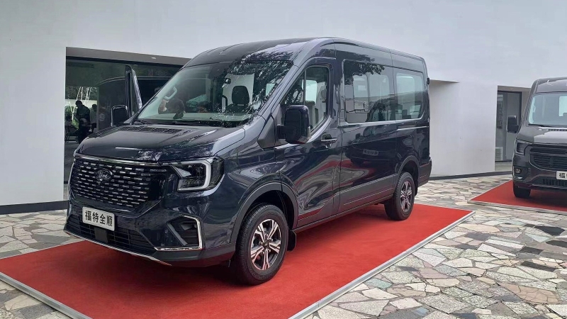 Обновлённый Ford Transit для Китая получил передок в стиле пикапа Ranger