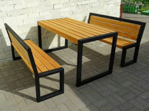 Уличные столы: преимущества и недостатки