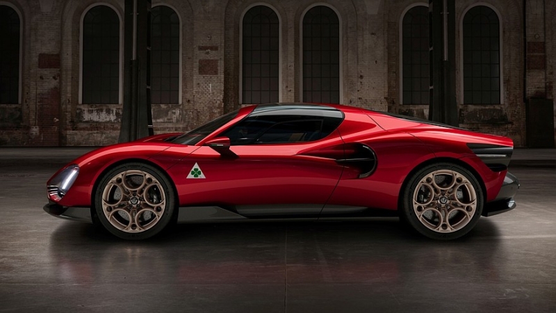 Alfa Romeo 33 Stradale: очень красивый ретроспективный суперкар за 2 млн евро