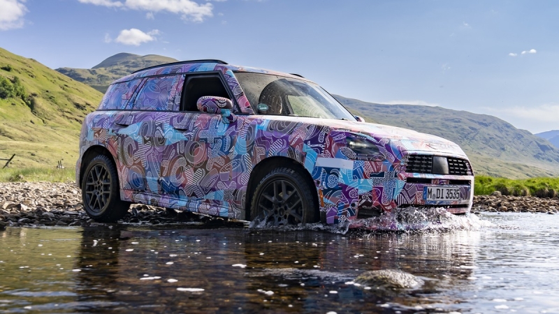 Mini Countryman следующего поколения показался на новых официальных «шпионских» снимках