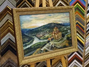 Пластиковые и деревянные багеты. Что выбрать для своего интерьера?